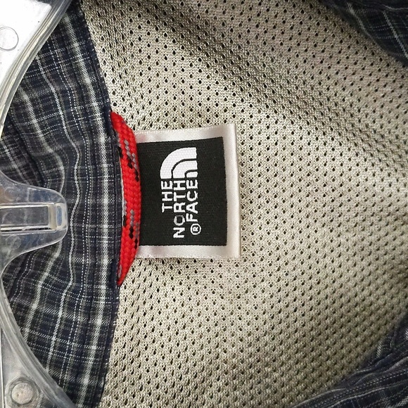 The North Face Hiking/Outdoor Button Down Long Sleeve Shirt - Mens' Large - Picture 5 of 6